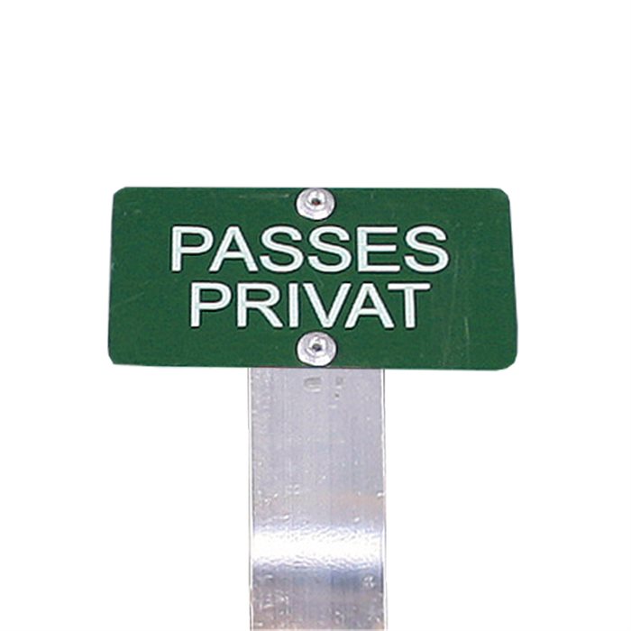 Tekstskilte på spyd (\'\'Passes privat\'\')