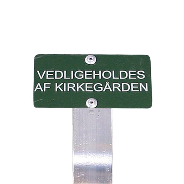 Tekstskilte på spyd (\'\'Vedligeholdes af kirkegården\'\')