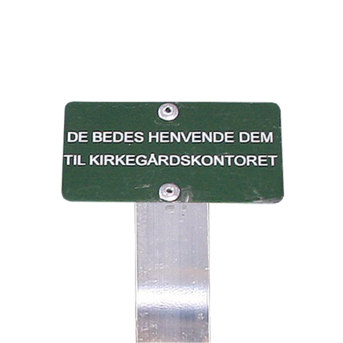 Tekstskilte på spyd (\'\'De bedes henvende Dem til kirkegårdskontoret\'\')